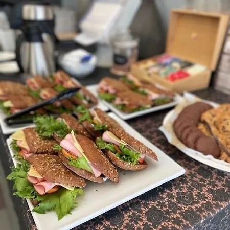 Hotelli Kaustinen 호텔 3*